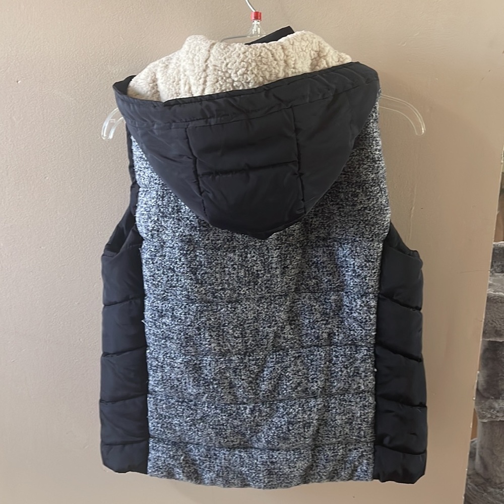 Vest - Picture 3 of 3